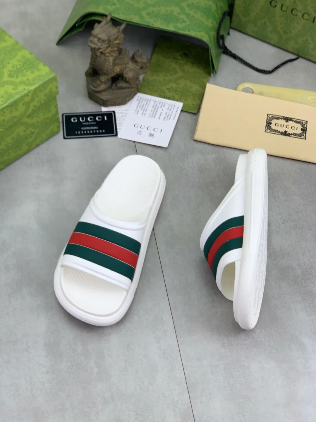 Men's Men's Shoes 💰P300💰[New Style] High Version 🎁🎁🎁 GUCCI New Year of the Snake casual slippers, original official website, perfect workmanship, transmitting a kind of noble luxury, sublimating its definition of luxury in Gucci's high-end extraordinary craftsmanship. Original Gucci double G combination outsole, code number: 35-46, complete package